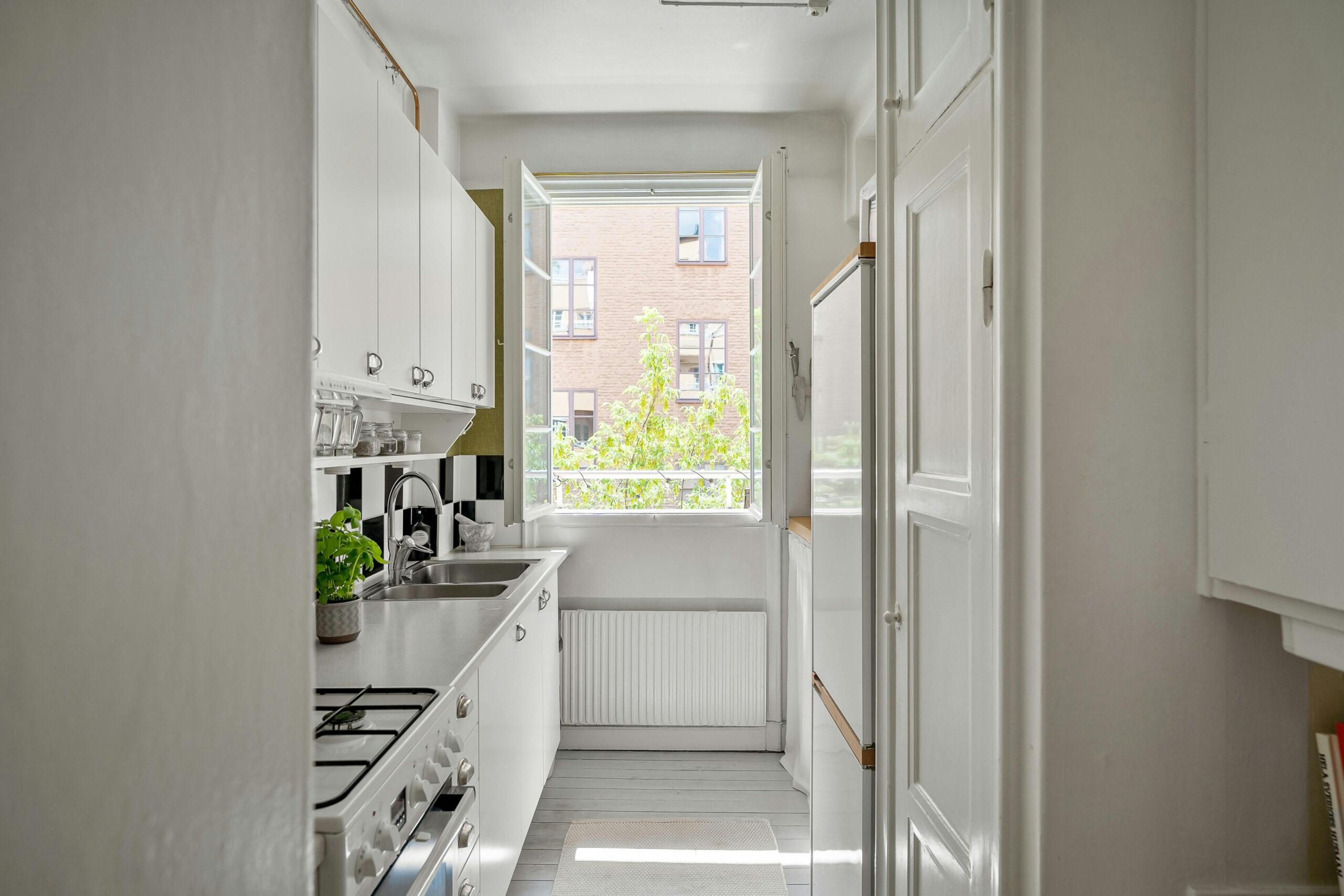 cozy, private kitchen with all necessities